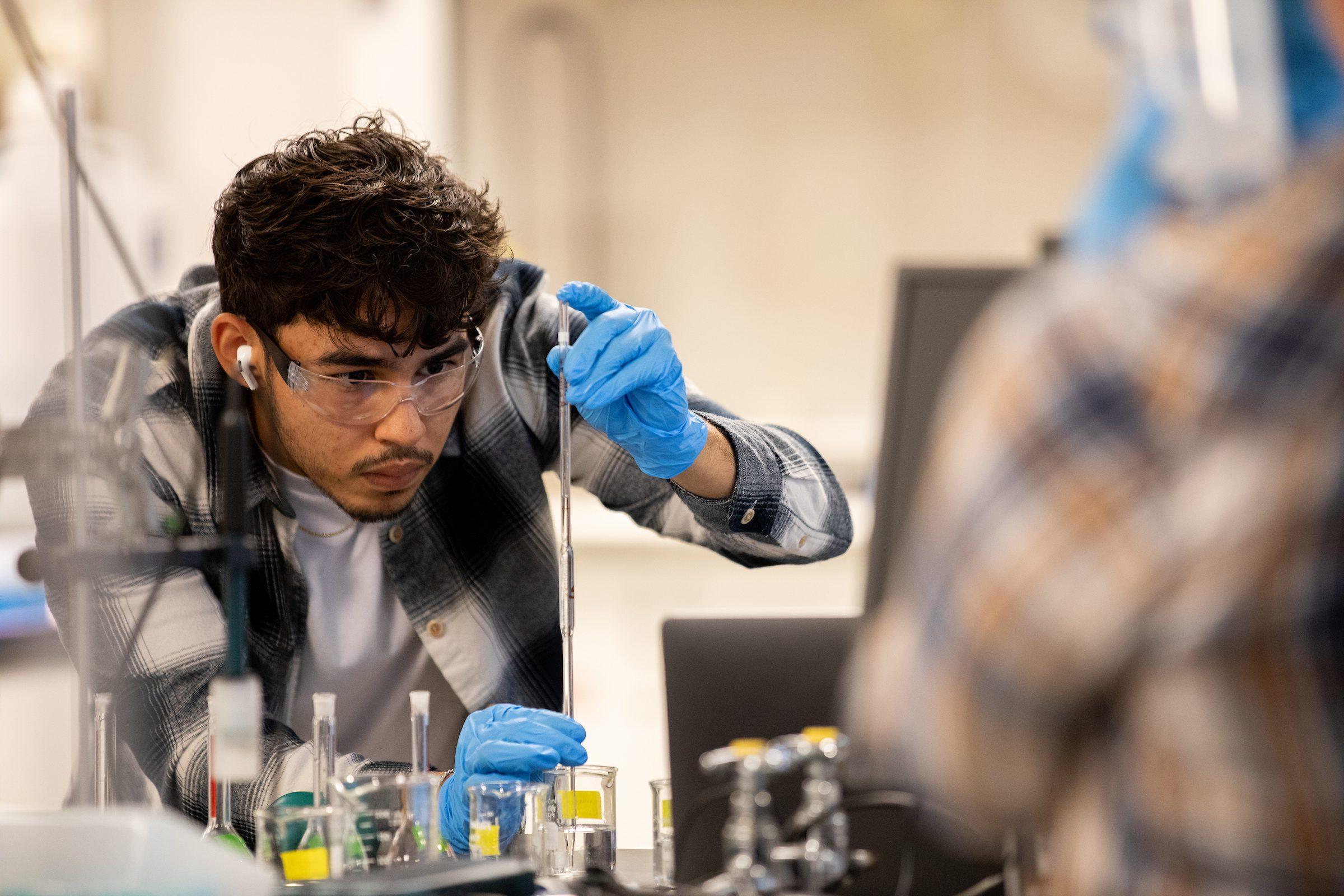 Students work in the chemistry lab with Dr. Alycia Palmer on Wednesday, Sept. 21, 2022.